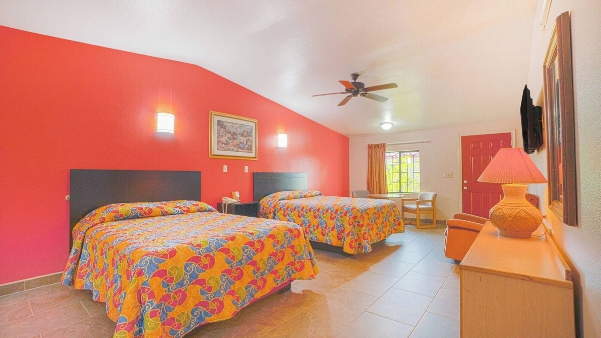 Weslaco Hotel | Budget Room with Essentials Near Weslaco Dining, Parks & Local Attractions