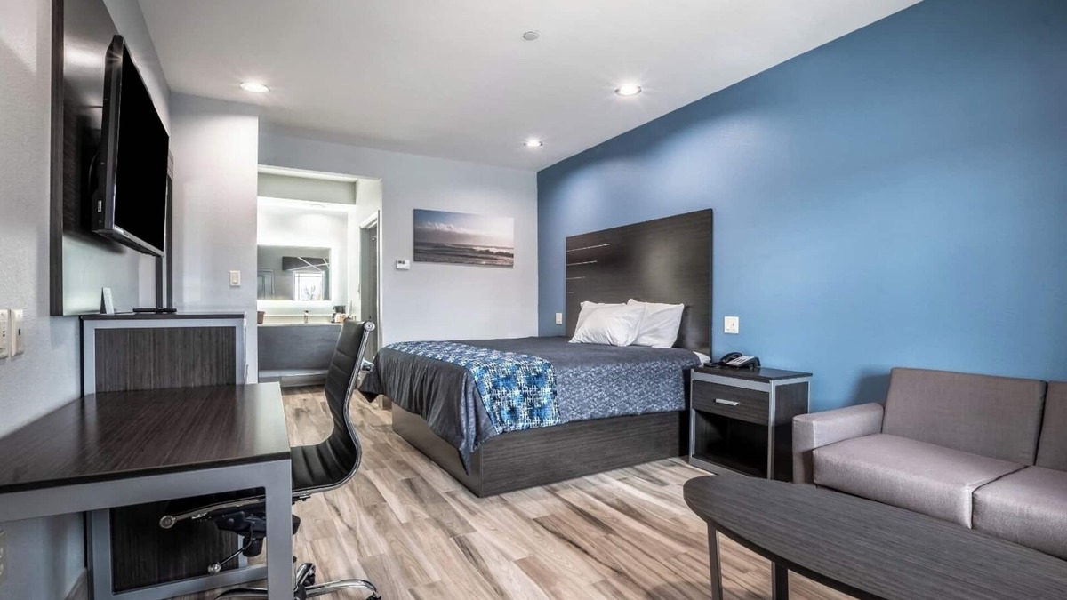 Katy Hotel | Budget Stay Near Katy Heritage Museum | Free Continental Breakfast
