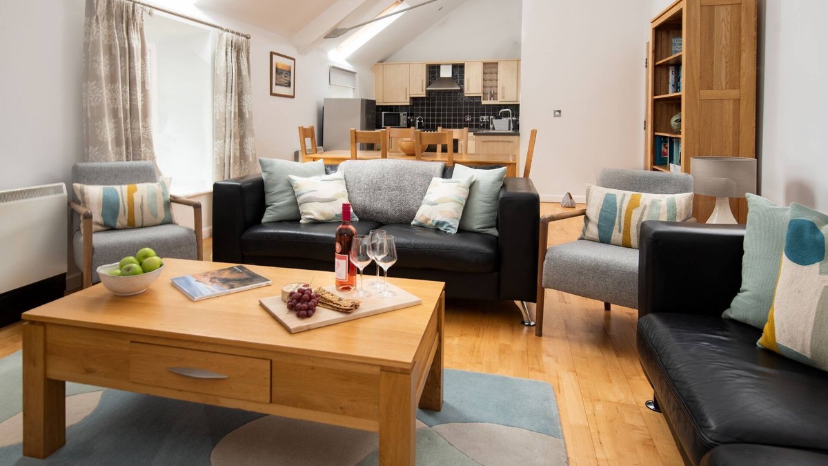 Waren Mill Apartment | BUDLE BAY LOFT - sleeps 6, third floor penthouse with fantastic estuary views