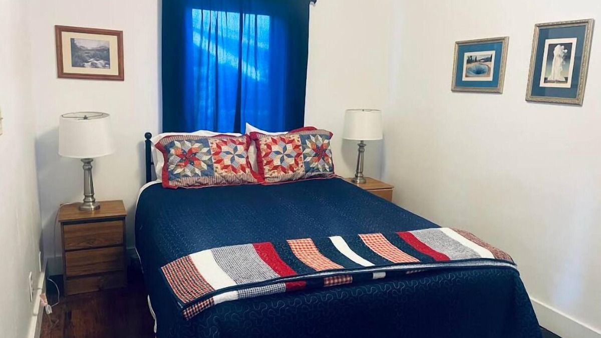Cody House | Buffalo Cabin- pet friendly, wraparound porch, walking distance to downtown