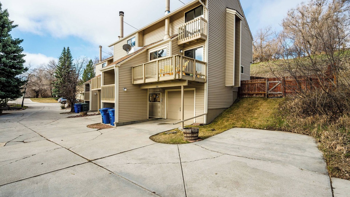 Sheridan Condo | Buffalo Hideout