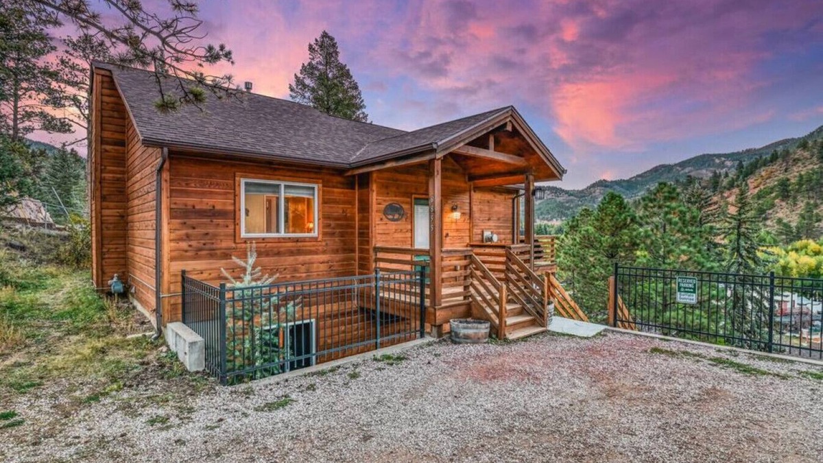 Green Mountain Falls Cabin | Buffalo Sunrise GMF · Mountain Vistas & Lake Views Buffalo Sunrise