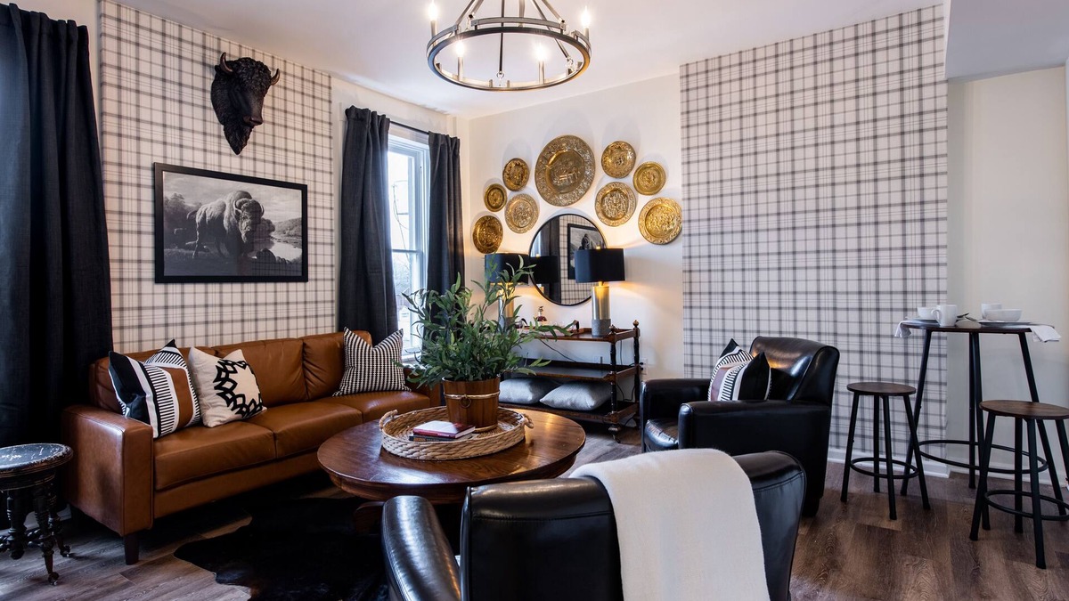 Versailles Hotel | Buffalo Trace Suite, The Woodford Hotel