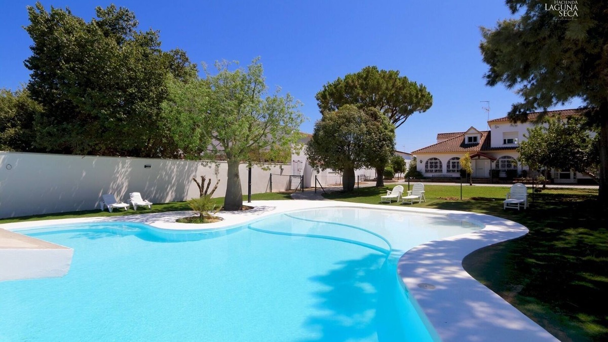 Puerto Real Apartment | Buganvilla Apartment with Shared Pool