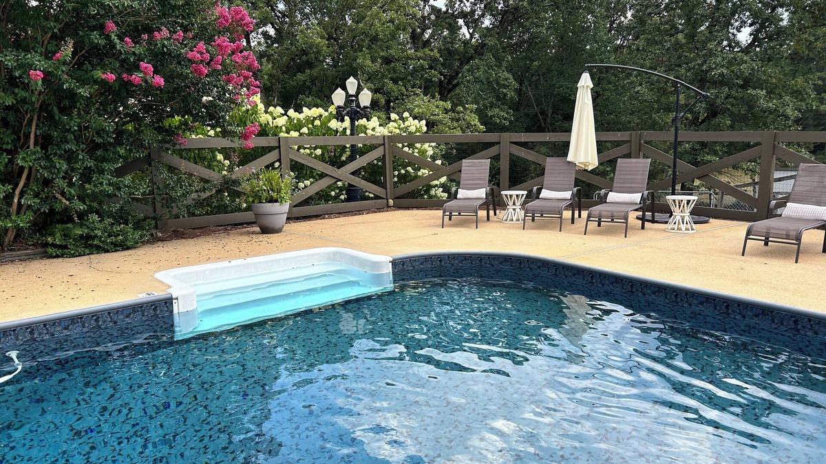 Oxford House | Built in 1900 3 bedroom home in charming Oxford Ms with all the amenities Enjoy!