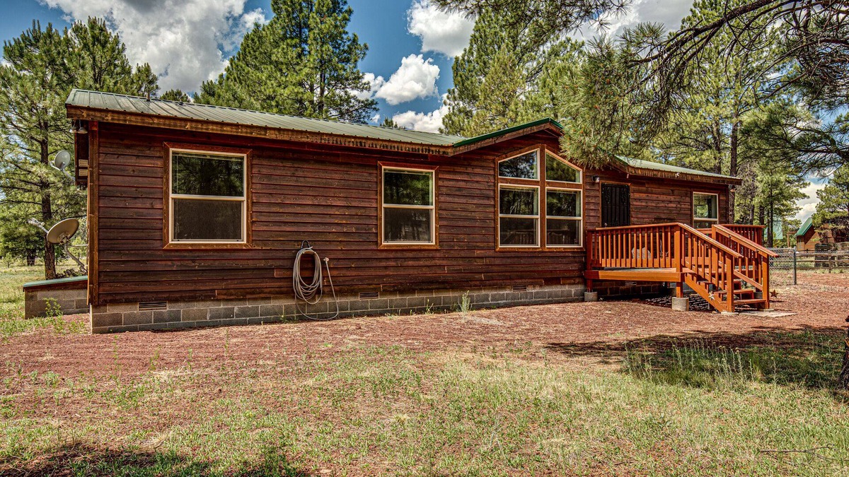 Williams Cabin | Bull Elk Lodge a cozy cabin in the woods of Northern Arizona