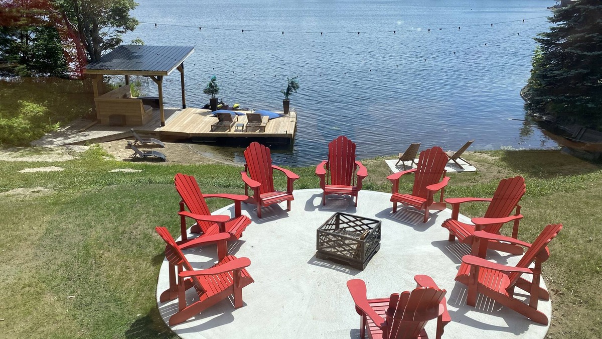 Espanola House | Bulloch's Retreat - Your Own Private Lake Side Resort!