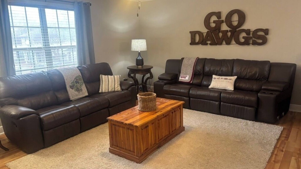 Starkville Apartment | Bully's Retreat is a charming 2-bedroom apartment in vibrant Starkville