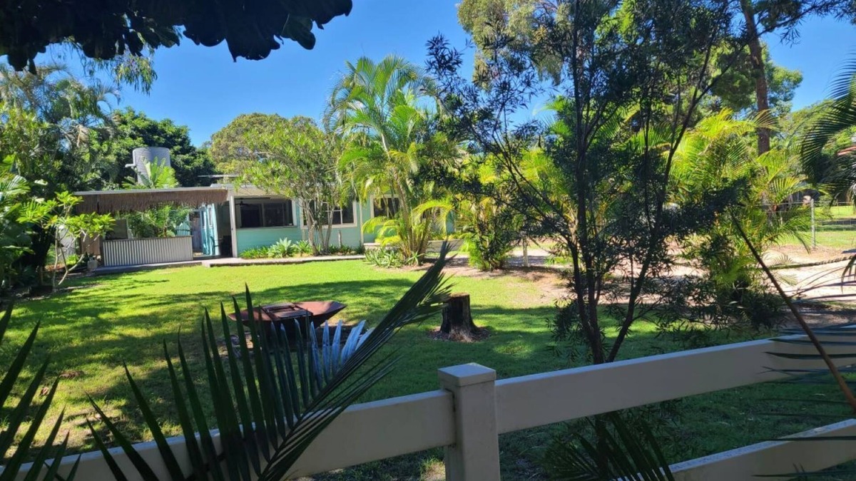 Brisbane Waterfront House | Bulwer Beach House - On the front