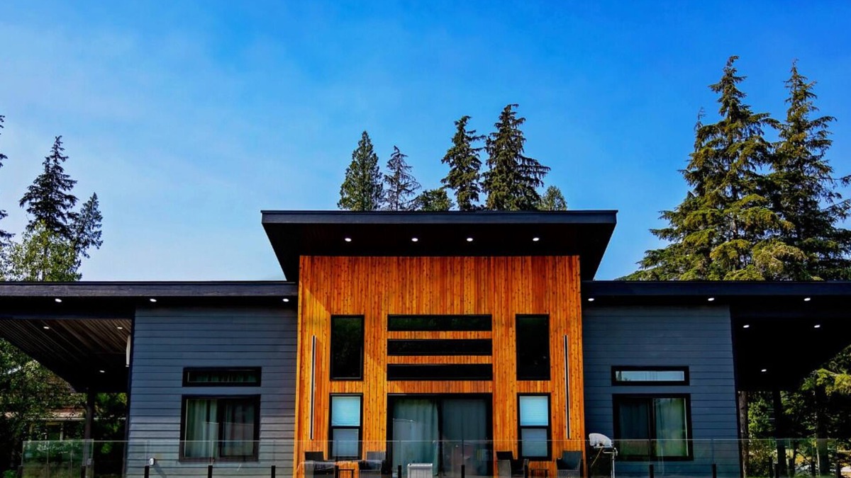 Kitimat House | Bumbleberry 3 Bedroom Guest HomenNew Executive home in the heart of Kitimat BC