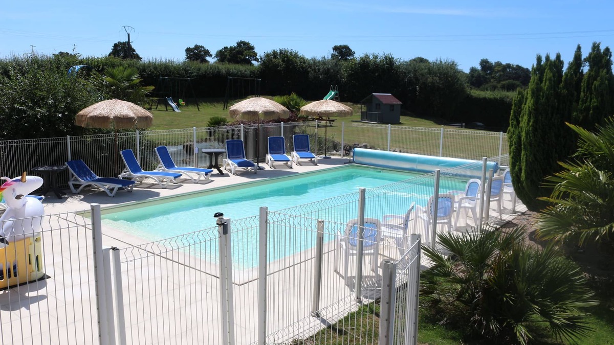 Nehou House | Bumpkin Cottage La Mare, Child-Friendly, Heated Pool & Great Facilities