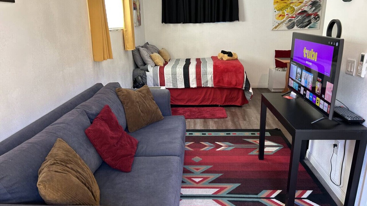 Downtown Las Vegas House | Bungalow#B 1Queen/House by Fremont St Pets+1 Story