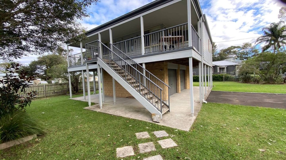 Coolangatta House | Bungalow by the River - Water views, stones throw from River - Pet-Friendly!