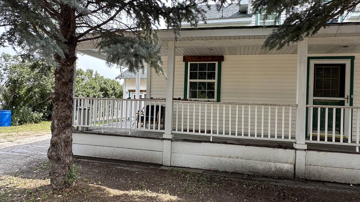Rosebud House | Bungalow cabin along the Yellowstone River in Eastern Montana.