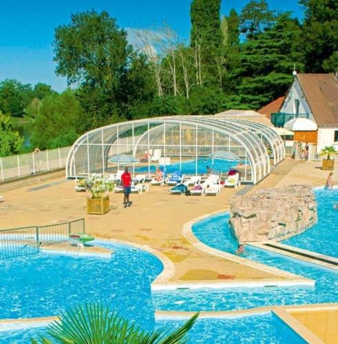Trogues House | Bungalow charmant à Trogues avec piscine partagée