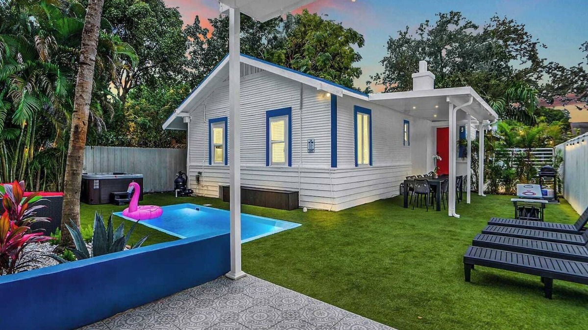 East Little Havana House | Bungalow House | 6BR pool | Little Havana