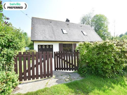 Saint-Pierre-le-Vieux House | Bungalow in France near Castle & Hiking Trails