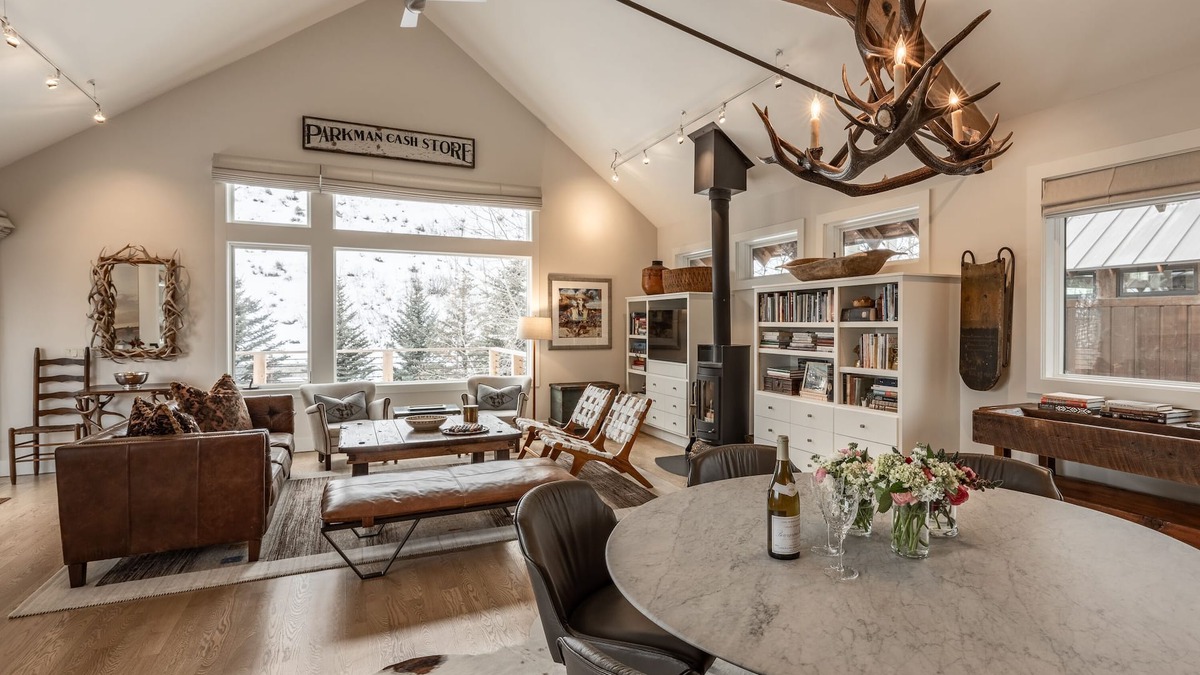 Wilson House | Bungalow in Heart of Wilson