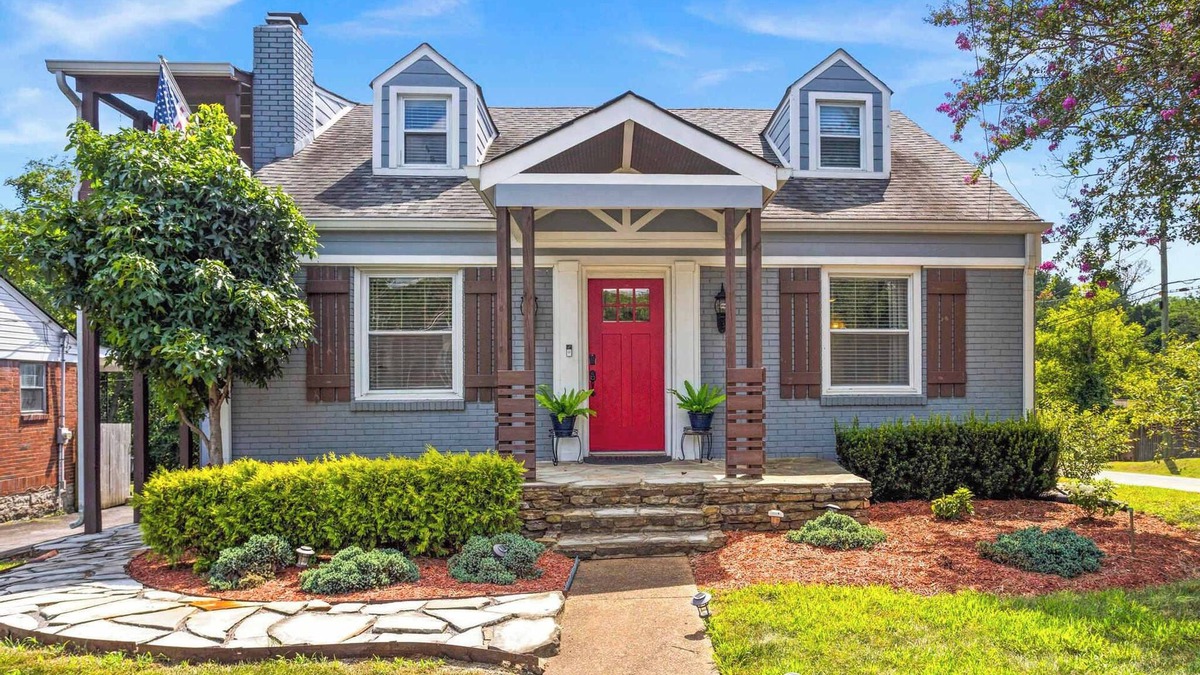 Inglewood House | Bungalow near Opry & Dtwn Deck