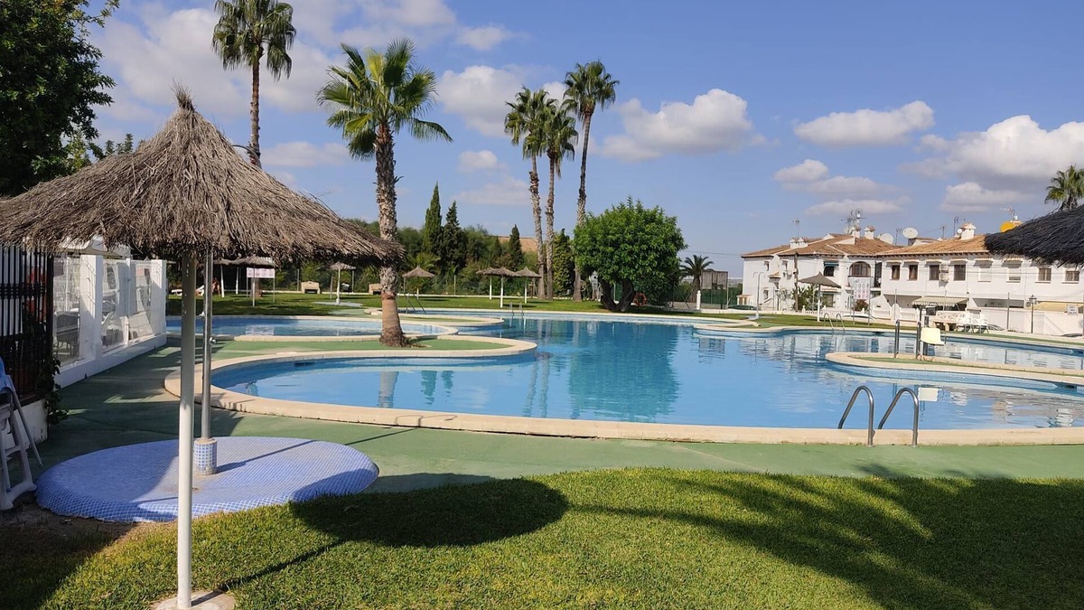 Los Balcones Apartment | Bungalow On Lake Los Balcones Garden