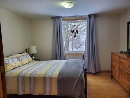 Saint John House | Bungalow on The Bay in Lorneville