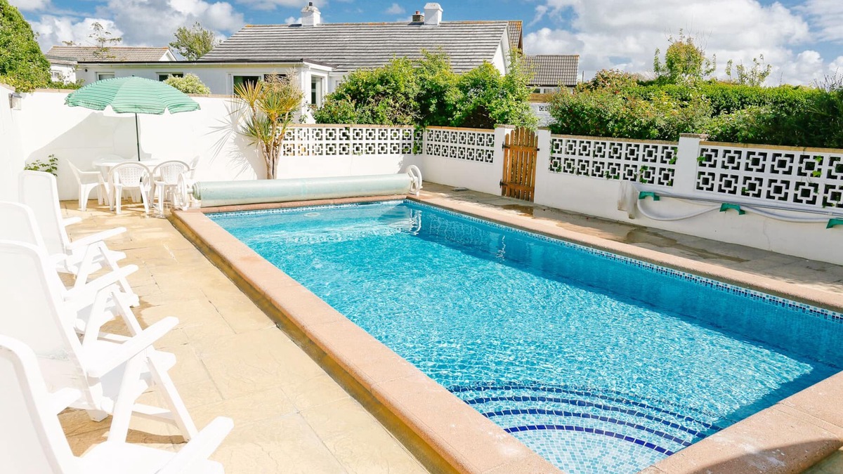 St Merryn House | Bungalow-Outdoor Heated Swimming Pool (open May-September)StMerryn Padstow