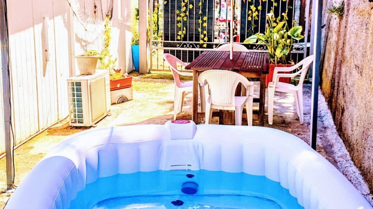 Camporosso House | Bungalow Sixdays 2 with outdoor hot tub.