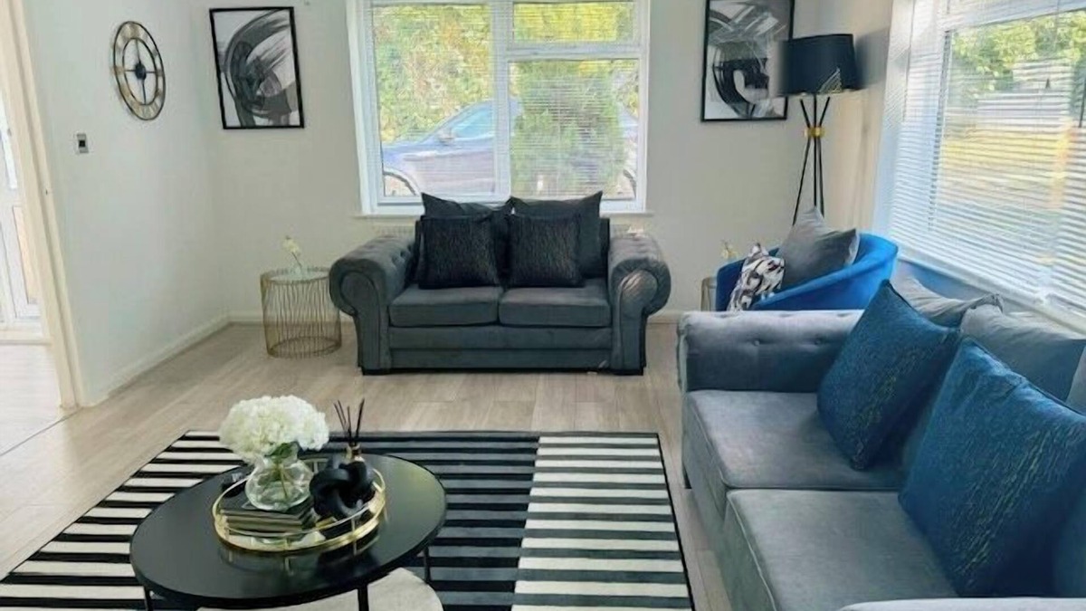 Oadby House | Bungalow - Sleeps 6 - Garden - Wheelchair Access