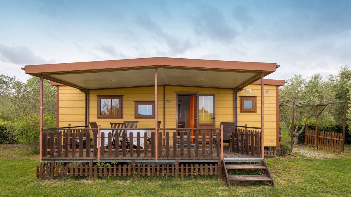Bibbona House | Bungalow 'Stella 1' with Shared Pool, Private Terrace and Air Conditioning