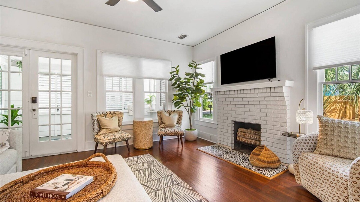 Bradenton House | Bungalow+Studio Duo, Near Beach, Ideal for Long Stays, Parking, WiFi, Yard