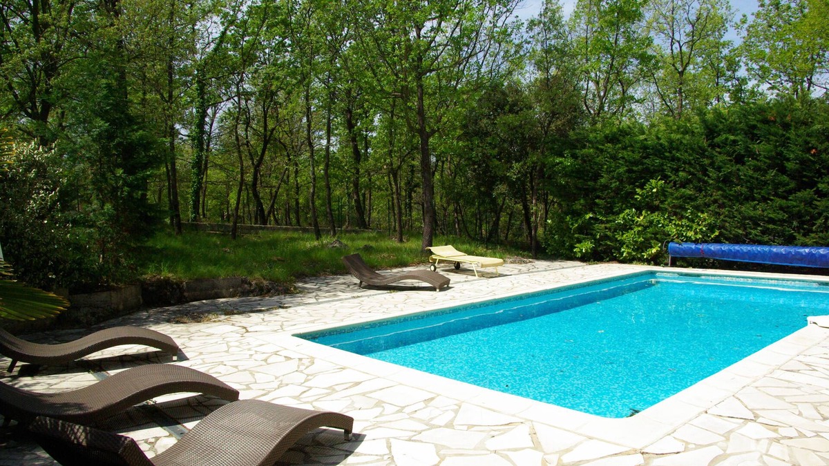 Saint-Paul-en-Foret House | Bungalow with shared pool - "Almond"