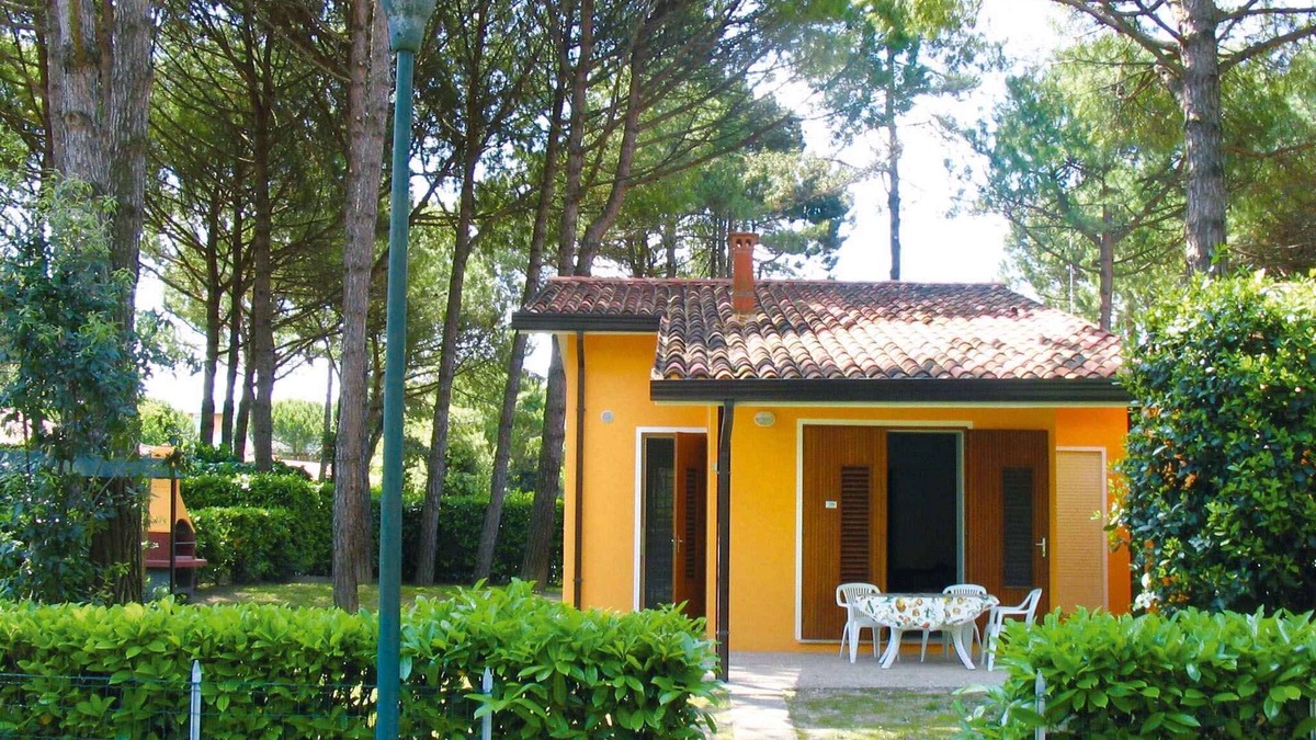 Bibione Pineda House | Bungalow with garden and air conditioning
