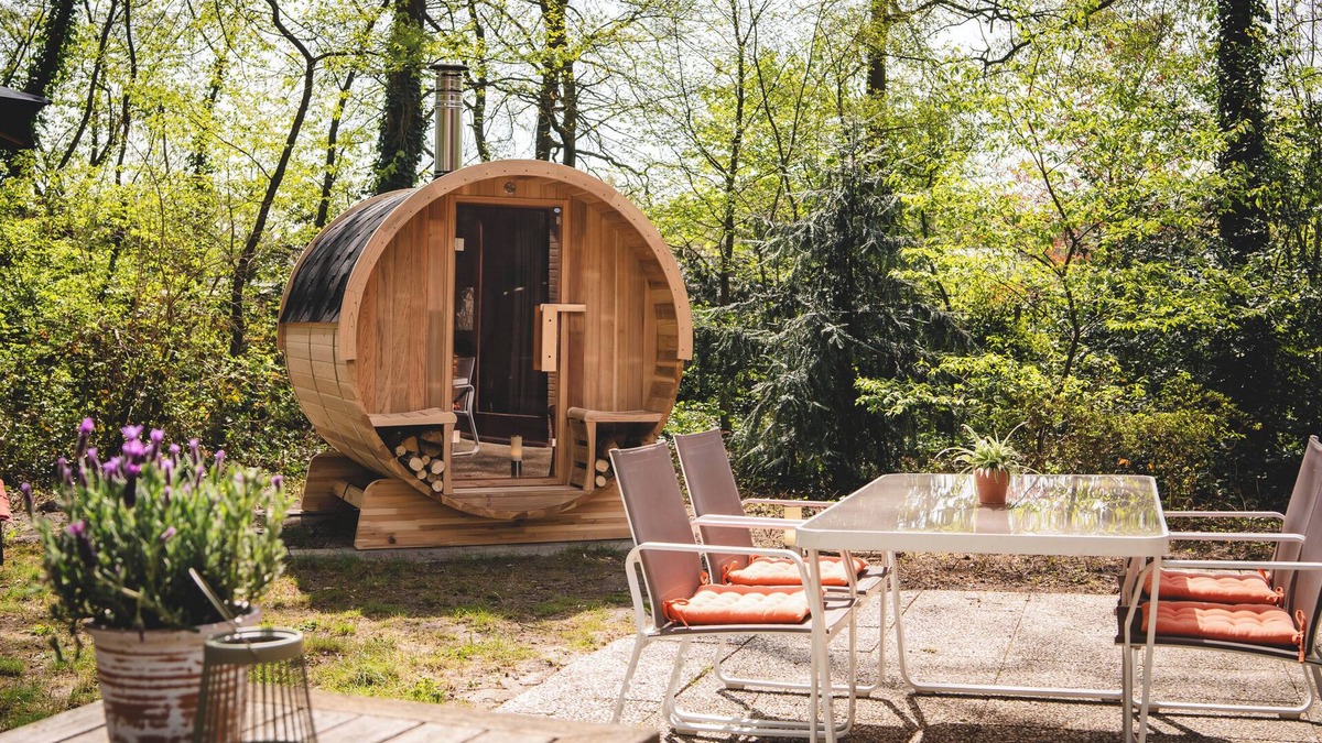 Rekem House | Bungalow with private outdoor sauna and stove