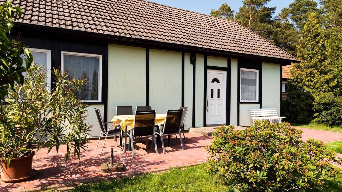 Fuhlendorf House | Bungalow with terrace and garden