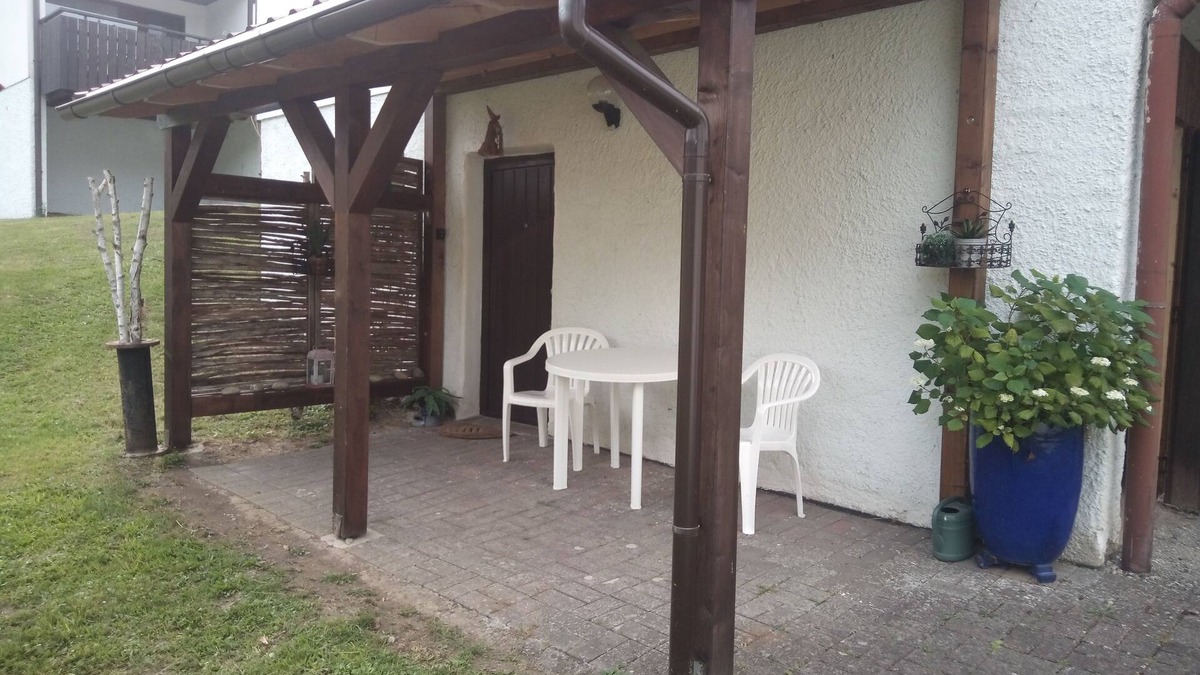 Dipperz Apartment | Bungalow47 basement. 4 beds, barbecue area, near the lake!