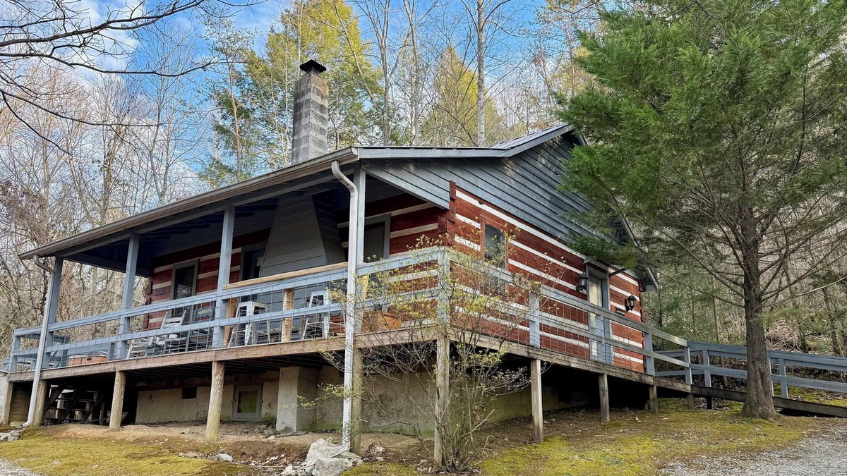 Townsend Cabin | Bunk House Cabin at Country Manor Acres