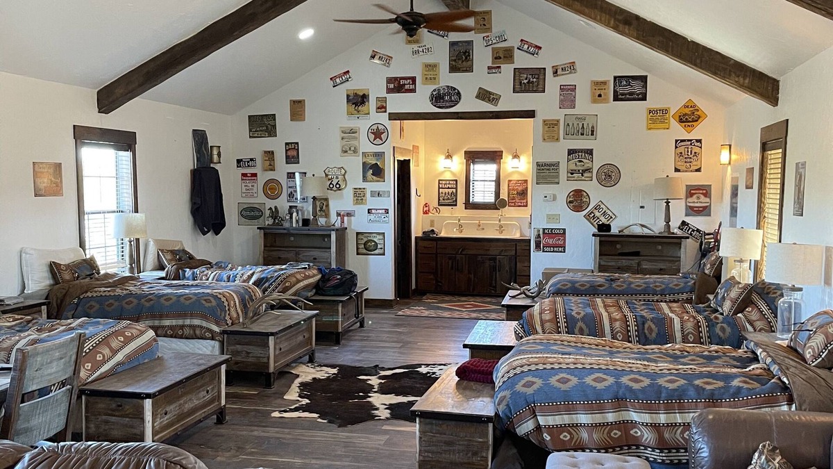 Guthrie Cabin | Bunkhouse in Texas ranch country