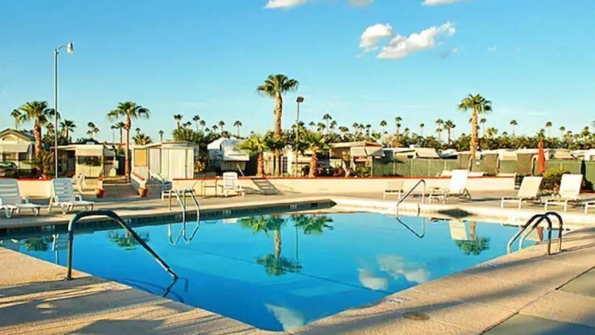 Yuma House | Bunkhouse Resort - 2 pools, 55+