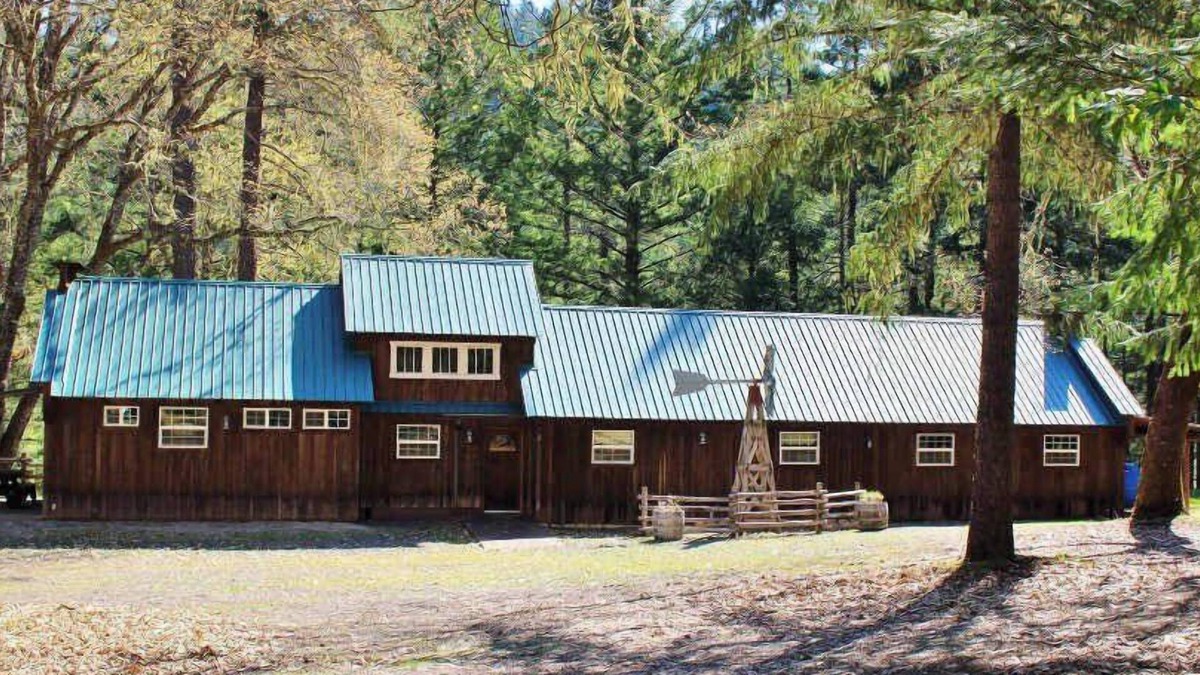 Selma Cabin | Bunkhouse Sleeps 20 Weddings Reunions WiFi