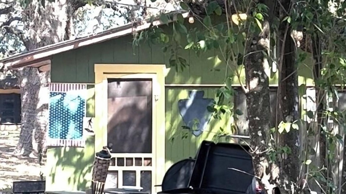 Sabinal House | Bunkhouse with Private Staircase to 6ft Deep Frio River Heavenly Clear Water