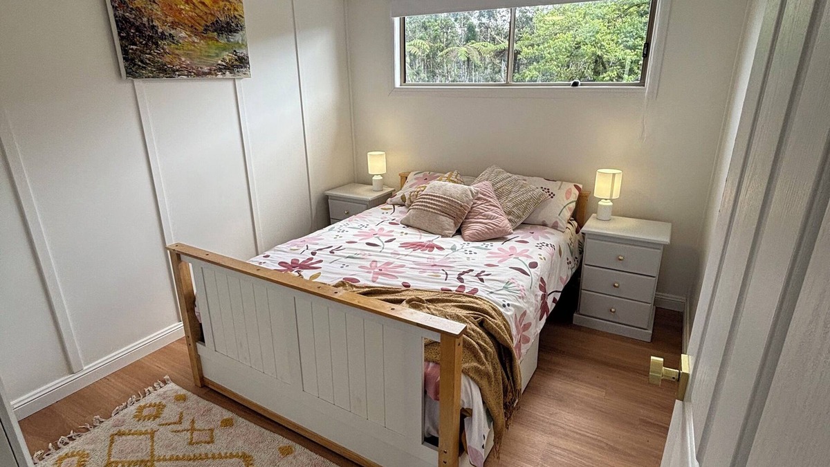 Eungella House | Bunya Cottage with Fireplace