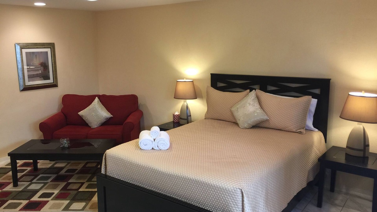 Burbank Apartment | Burbank Hills Studio With Private Entrance in a Gorgeous Area