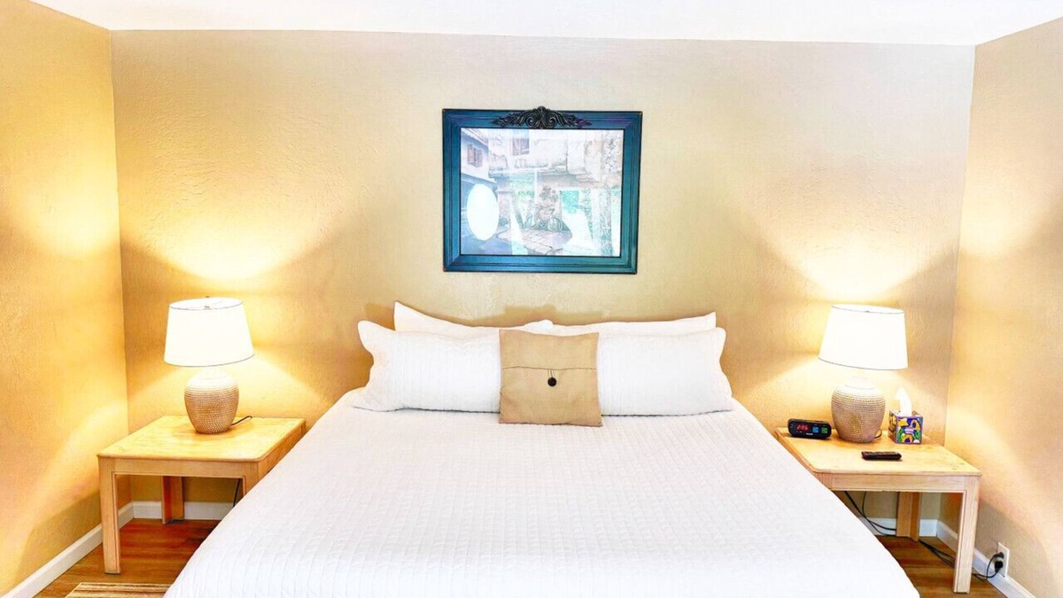 Kerby Condo | Burgundy Room at Kerbyville Inn - Newly Remodeled