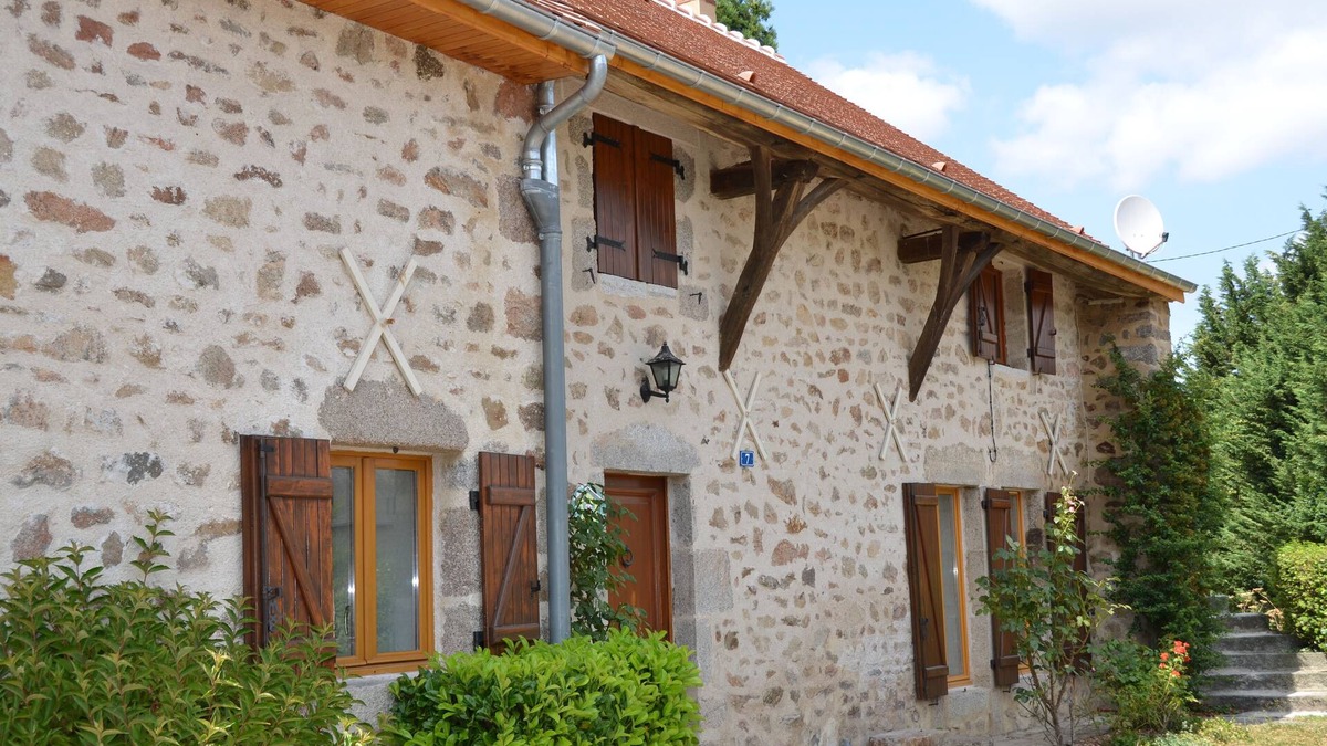 Saint-Martin-du-Puy Cottage | Burgundy traditional cottage with a vast flower garden to enjoy nature & calm