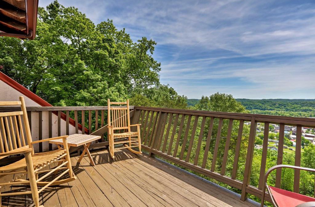 Burkesville Apartment | Burkesville Apt with Deck, Views and Pool Access!