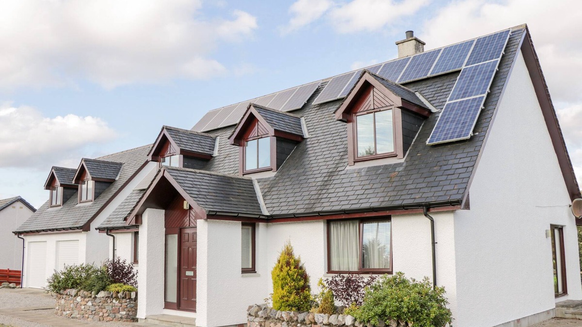 Lairg Cottage | BURNSIDE, pet friendly, character holiday cottage in Lairg