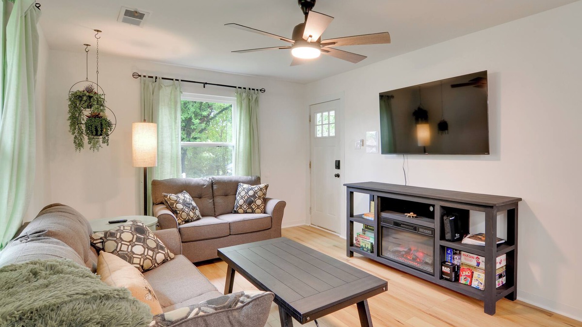 Burnside House | Burnside Vacation Rental, Walk to Lake Cumberland!