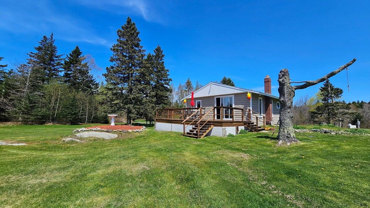 Stonington Cottage | Burnt Cove Boat House - Waterfront Guest House