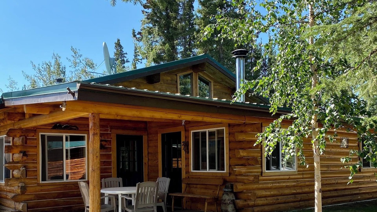 Tok House | Burnt Paw House-Modern Comfort in the Last Frontier (For families or casual travelers)