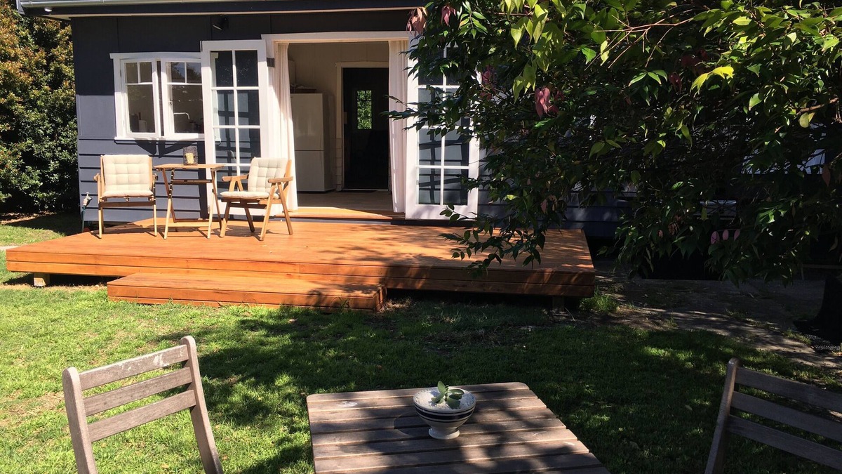 Burrill Lake Cottage | Burrill Lake View Beach Holiday Cottage - pet friendly 🐶